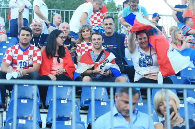 GLASNI SU KAO DESET TISUĆA MAĐARA: Navijači do&scaron;li podržati Barakude u Budimpe&scaron;ti