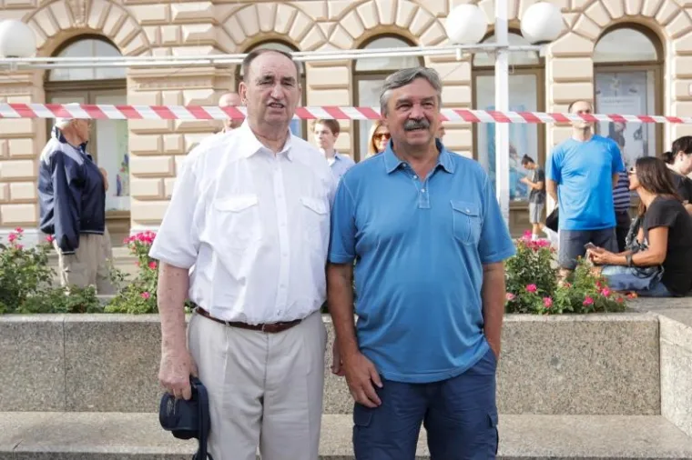 POZDRAV NAJBOLJIMA: Navijači na Trgu dočekali prvake, zajedno proslavili svjetsko zlato