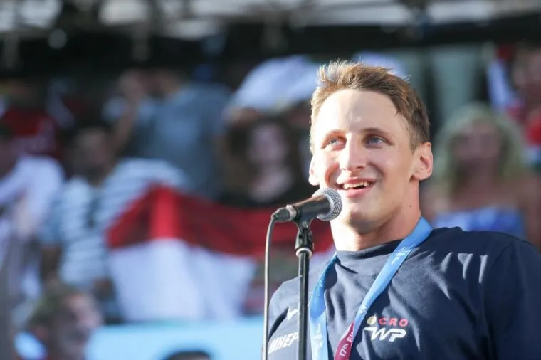 POZDRAV NAJBOLJIMA: Navijači na Trgu dočekali prvake, zajedno proslavili svjetsko zlato