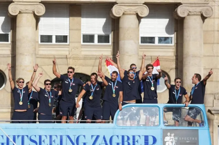 Pogledajte kako je izgledao spektakularan doček zlatnih vaterpolista