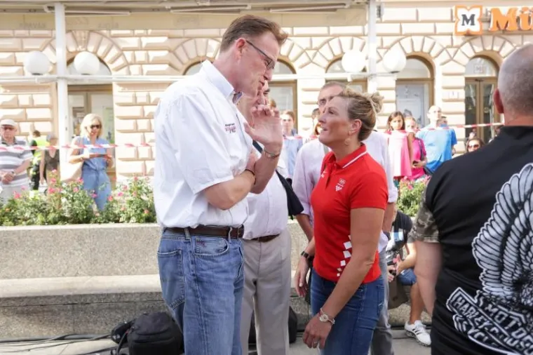 Pogledajte kako je izgledao spektakularan doček zlatnih vaterpolista