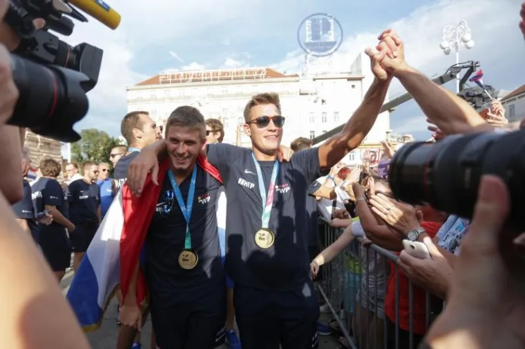 Pogledajte kako je izgledao spektakularan doček zlatnih vaterpolista