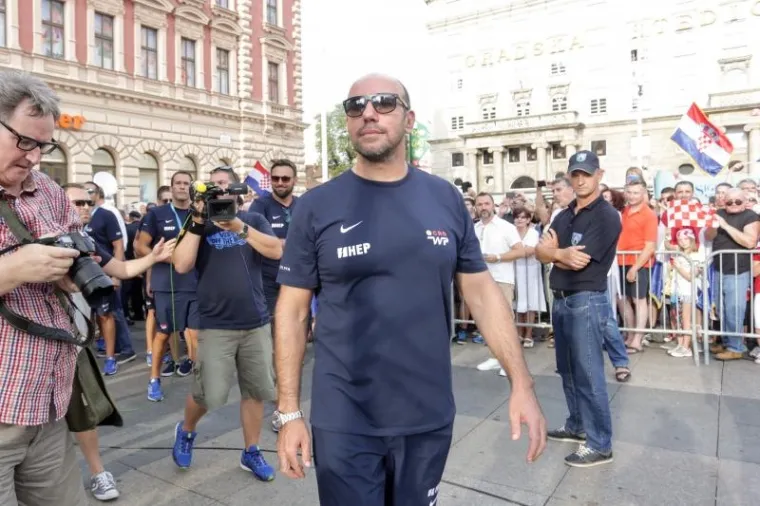 Pogledajte kako je izgledao spektakularan doček zlatnih vaterpolista