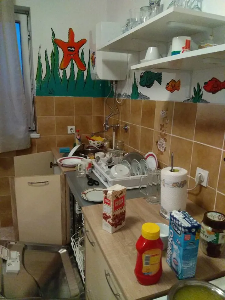 Gosti iz pakla: nizozemski turisti uni&scaron;tili apartman, a vlasnici stana poručili: 'Dužni ste čistiti za nama'