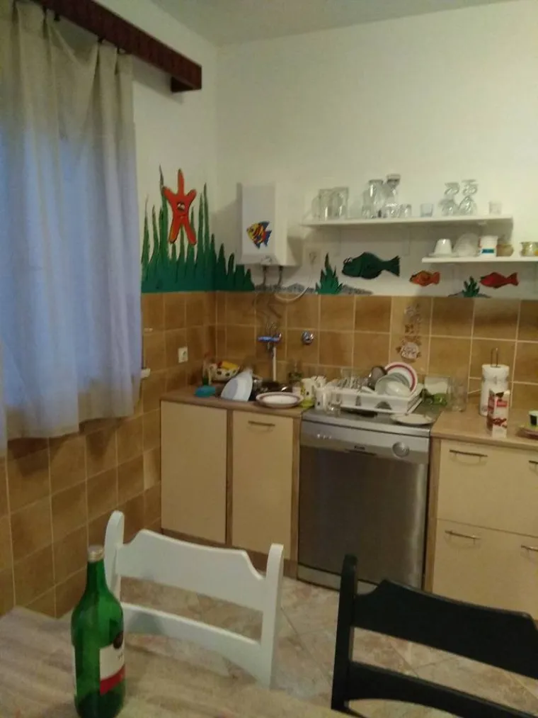 Gosti iz pakla: nizozemski turisti uni&scaron;tili apartman, a vlasnici stana poručili: 'Dužni ste čistiti za nama'