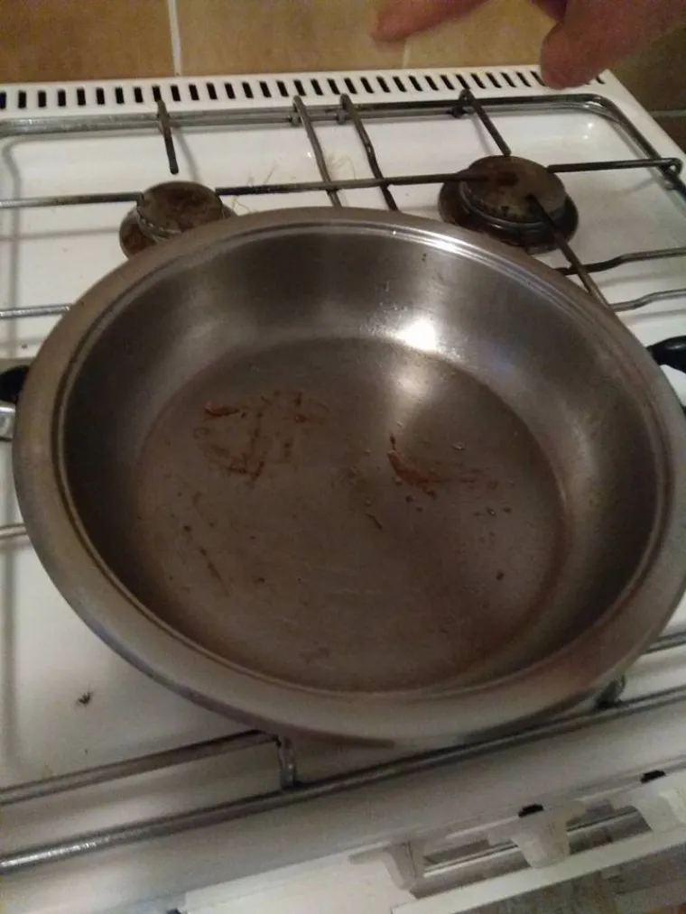 Gosti iz pakla: nizozemski turisti uni&scaron;tili apartman, a vlasnici stana poručili: 'Dužni ste čistiti za nama'