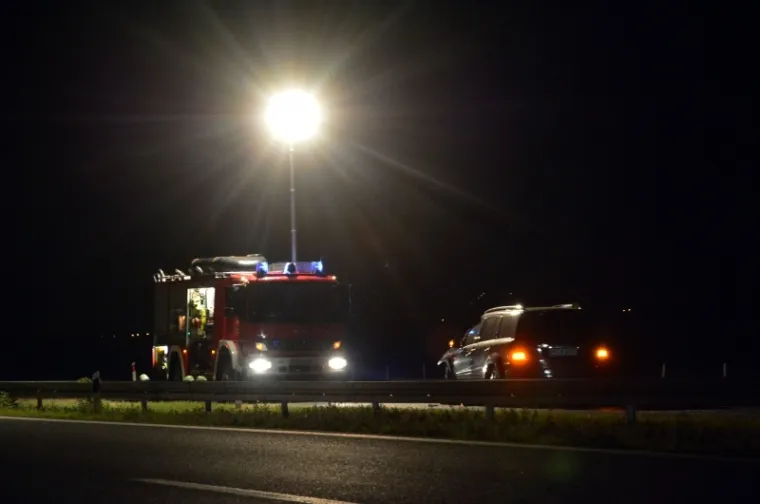 Slavonski Brod, na autocesti A3 nekoliko kilometara prije naplatnih kućica Slavonski Brod - zapad u sudaru teretnjaka i dvaju osobna automobila jedna osoba je smrtno stradala, a jo&scaron; nekoliko ih je ozlijeđeno.