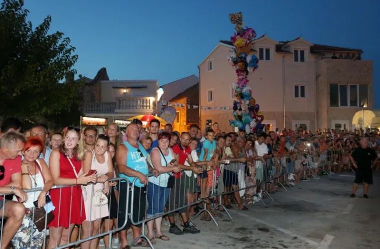 TOVAR MIŠKO OSVOJIO TITULU: Održana 50. jubilarna utrka magaraca u Tribunju, bilo je itekako zabavno