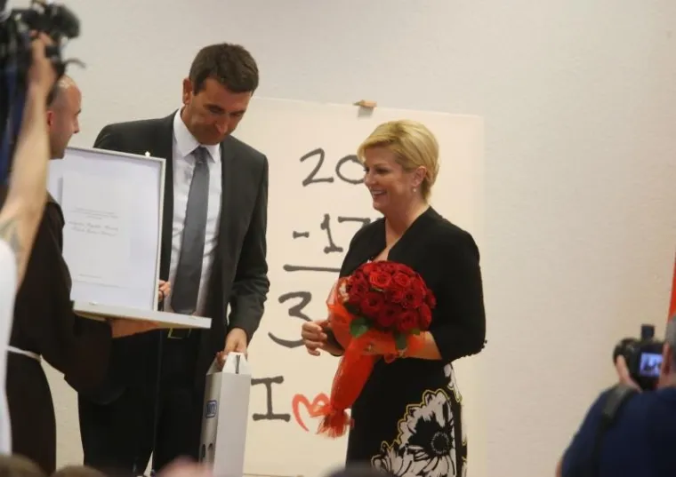 KOLINDA NA TURNEJI U IMOTSKOM: Posjetila izložbu pa se sva odu&scaron;evljena uvalila u oldtajmer