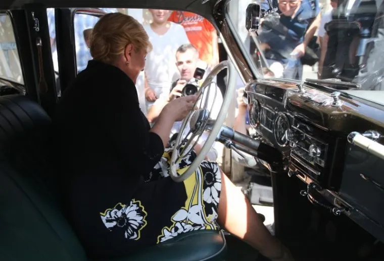 KOLINDA NA TURNEJI U IMOTSKOM: Posjetila izložbu pa se sva odu&scaron;evljena uvalila u oldtajmer