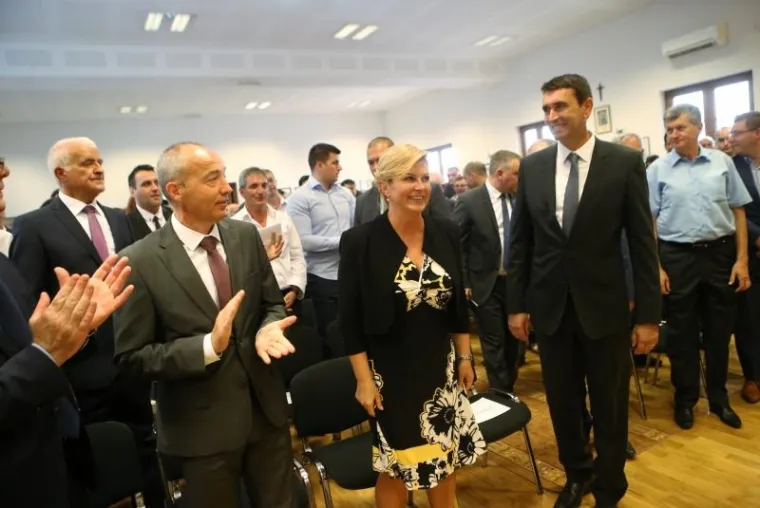 KOLINDA NA TURNEJI U IMOTSKOM: Posjetila izložbu pa se sva odu&scaron;evljena uvalila u oldtajmer