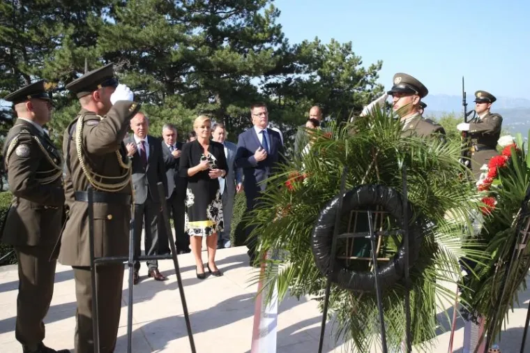 KOLINDA NA TURNEJI U IMOTSKOM: Posjetila izložbu pa se sva odu&scaron;evljena uvalila u oldtajmer