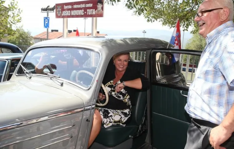 KOLINDA NA TURNEJI U IMOTSKOM: Posjetila izložbu pa se sva odu&scaron;evljena uvalila u oldtajmer