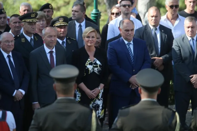 KOLINDA NA TURNEJI U IMOTSKOM: Posjetila izložbu pa se sva odu&scaron;evljena uvalila u oldtajmer