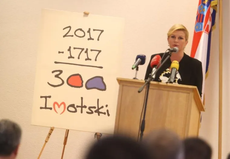 KOLINDA NA TURNEJI U IMOTSKOM: Posjetila izložbu pa se sva odu&scaron;evljena uvalila u oldtajmer