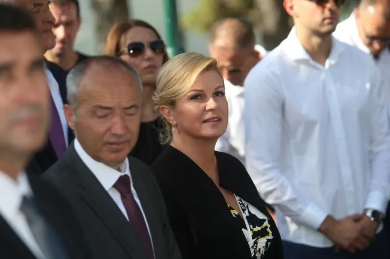 KOLINDA NA TURNEJI U IMOTSKOM: Posjetila izložbu pa se sva odu&scaron;evljena uvalila u oldtajmer