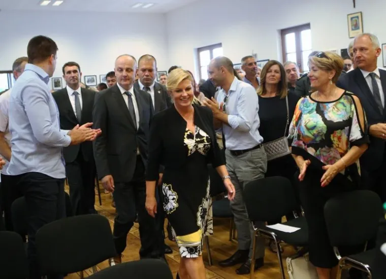 KOLINDA NA TURNEJI U IMOTSKOM: Posjetila izložbu pa se sva odu&scaron;evljena uvalila u oldtajmer