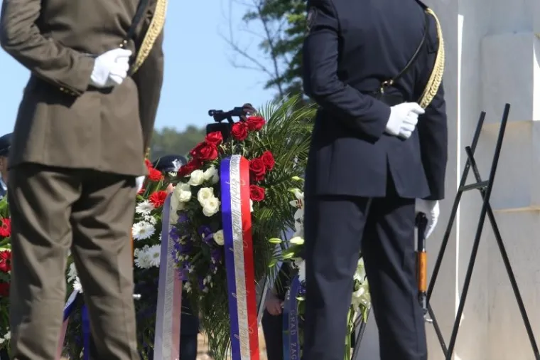 KOLINDA NA TURNEJI U IMOTSKOM: Posjetila izložbu pa se sva odu&scaron;evljena uvalila u oldtajmer