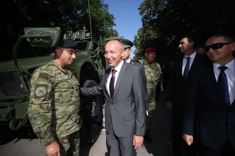 KOLINDA NA TURNEJI U IMOTSKOM: Posjetila izložbu pa se sva odu&scaron;evljena uvalila u oldtajmer