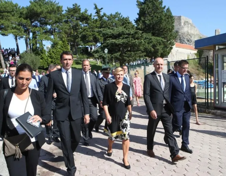 KOLINDA NA TURNEJI U IMOTSKOM: Posjetila izložbu pa se sva odu&scaron;evljena uvalila u oldtajmer