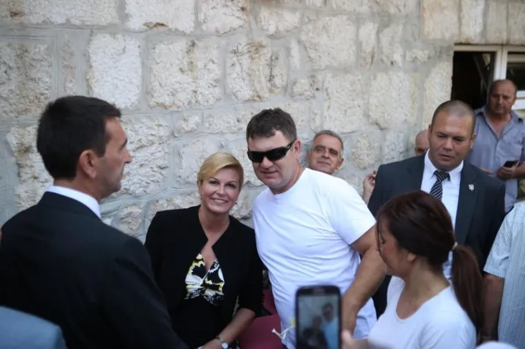 KOLINDA NA TURNEJI U IMOTSKOM: Posjetila izložbu pa se sva odu&scaron;evljena uvalila u oldtajmer