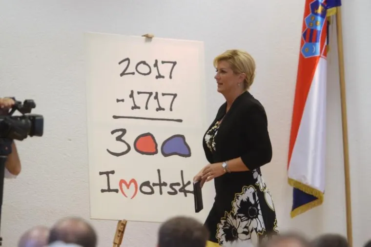 KOLINDA NA TURNEJI U IMOTSKOM: Posjetila izložbu pa se sva odu&scaron;evljena uvalila u oldtajmer