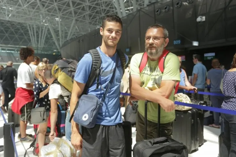 Olimpijska pobjednica u bacanju koplja Sara Kolak, hrvatski rekorder u bacanju kugle Stipe Žunić i državni rekorder u skoku motkom Ivan Horvat prvi su od devetero hrvatskih reprezentativaca krenuli prema Londonu, na poprište 16. Svjetskog atletskog prvenstva.