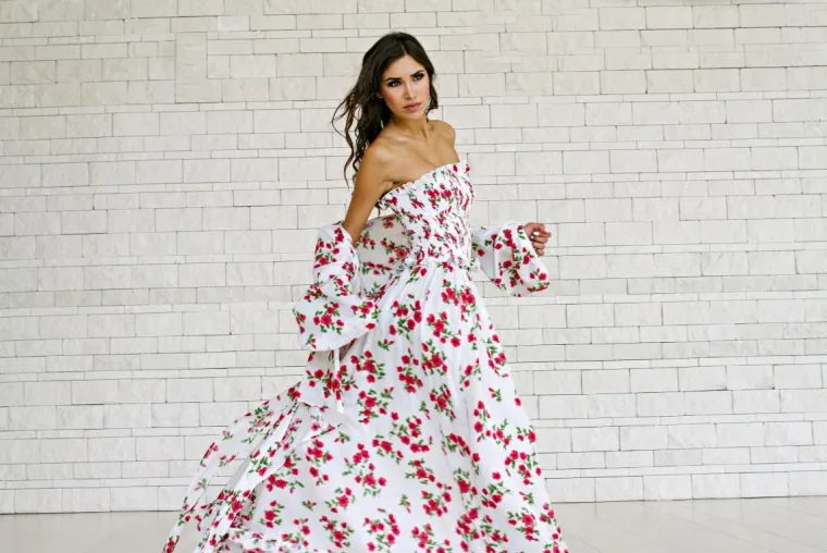 Pamuk nikada nije bio ženstveniji: neodoljivi cvjetni komadi za ljeto iz snova