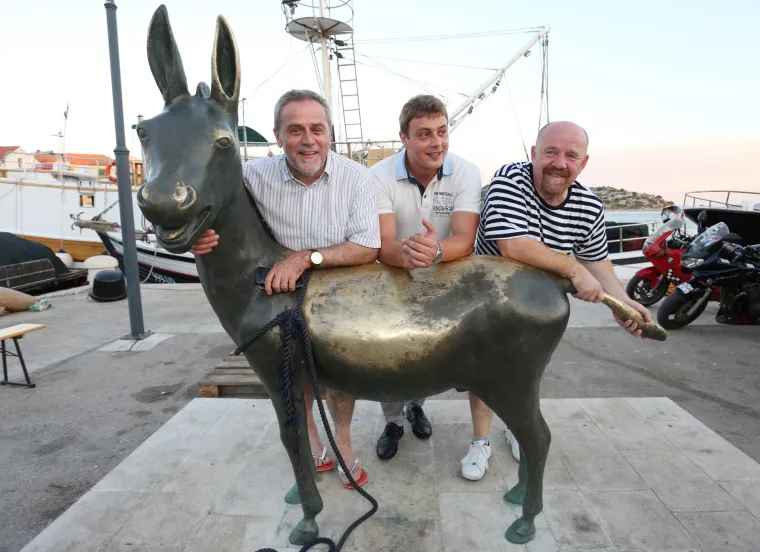 Milan Bandić i Stipe Petrina prisustvovali 50. jubilarnoj utrci magaraca u Tribunju