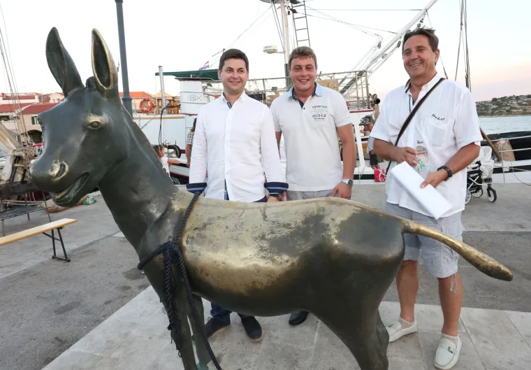 Milan Bandić i Stipe Petrina prisustvovali 50. jubilarnoj utrci magaraca u Tribunju