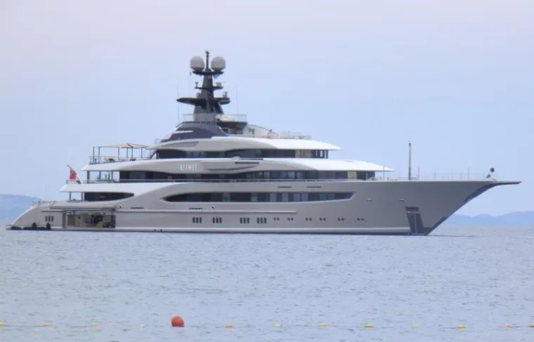 &Scaron;to se sve može kupiti za neymarovskih 222 milijuna eura: 65 primjerka najskupljeg automobila, dva Trumpova Boeinga, superjahta, otok...