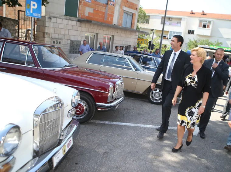 Predsjednica razgledala izložbu starih mercedesa pa se družila s Imoćanima