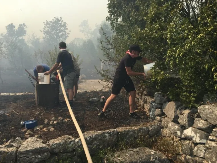 Imotski: Ponovno buknuo požar kod Crvenog jezera