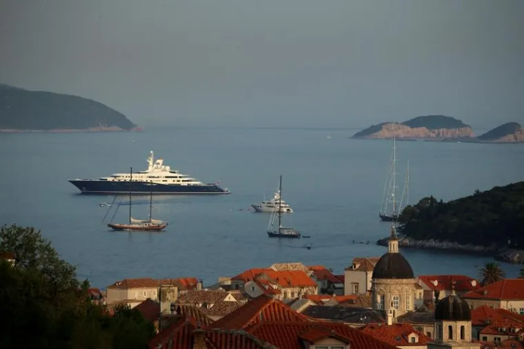 JAHTA KATARSKOG ŠEIKA PRED DUBROVNIKOM: Duga je 133 metra, sve pršti od luksuza, a od astronomske cijene će vas zaboljeti glava