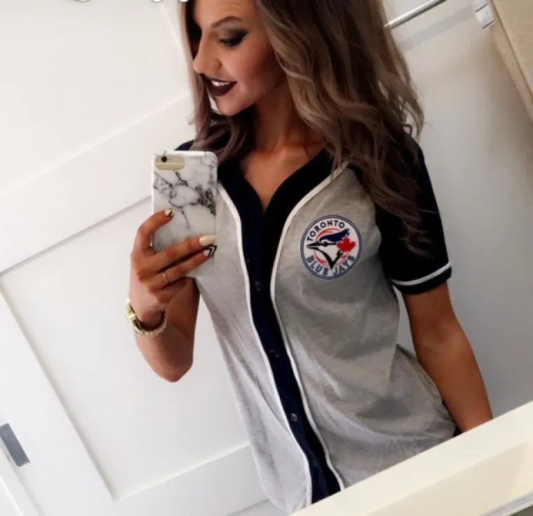 VJERNE NAVIJAČICE: Skidaju sve, ali se ne odvajaju od svojih sportskih rekvizita