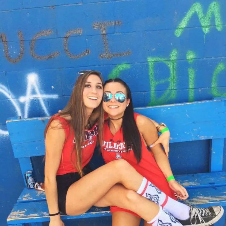 VJERNE NAVIJAČICE: Skidaju sve, ali se ne odvajaju od svojih sportskih rekvizita