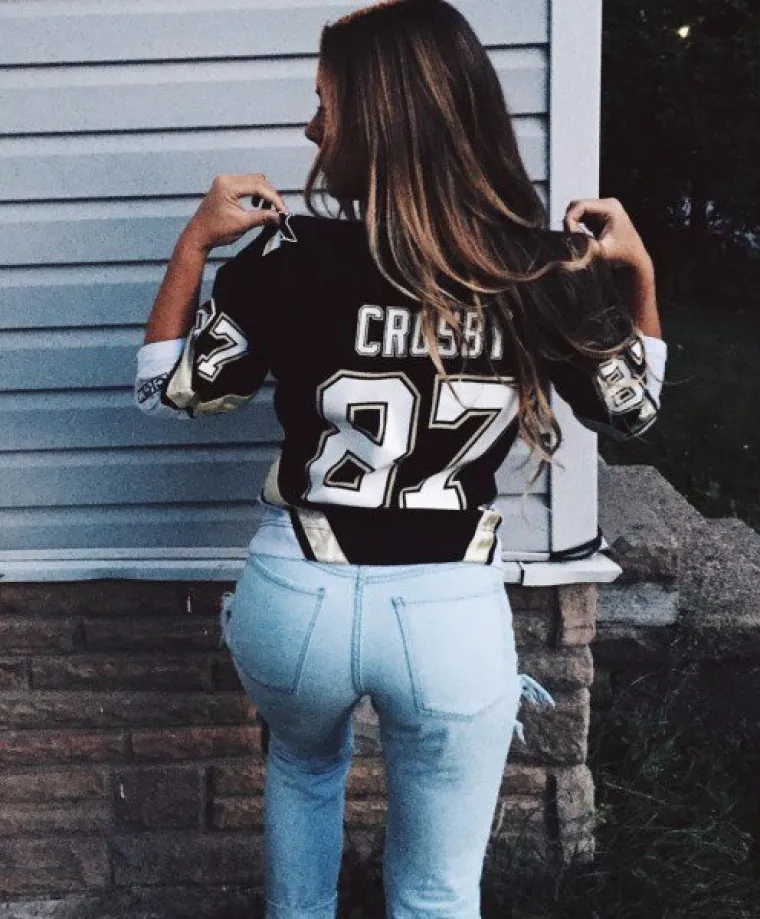 VJERNE NAVIJAČICE: Skidaju sve, ali se ne odvajaju od svojih sportskih rekvizita