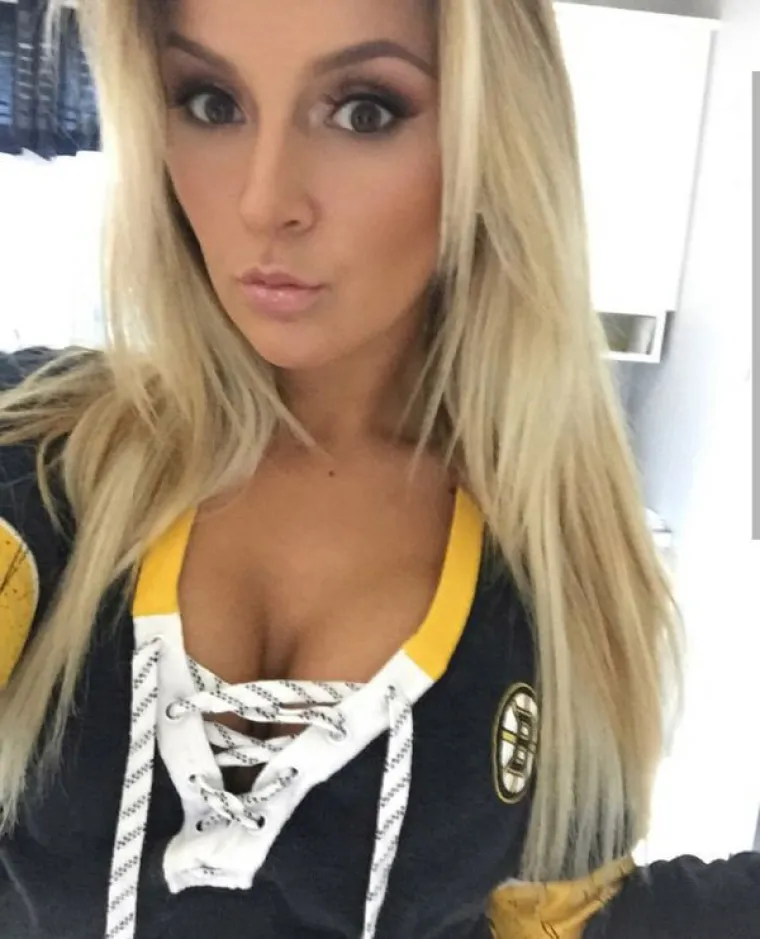 VJERNE NAVIJAČICE: Skidaju sve, ali se ne odvajaju od svojih sportskih rekvizita