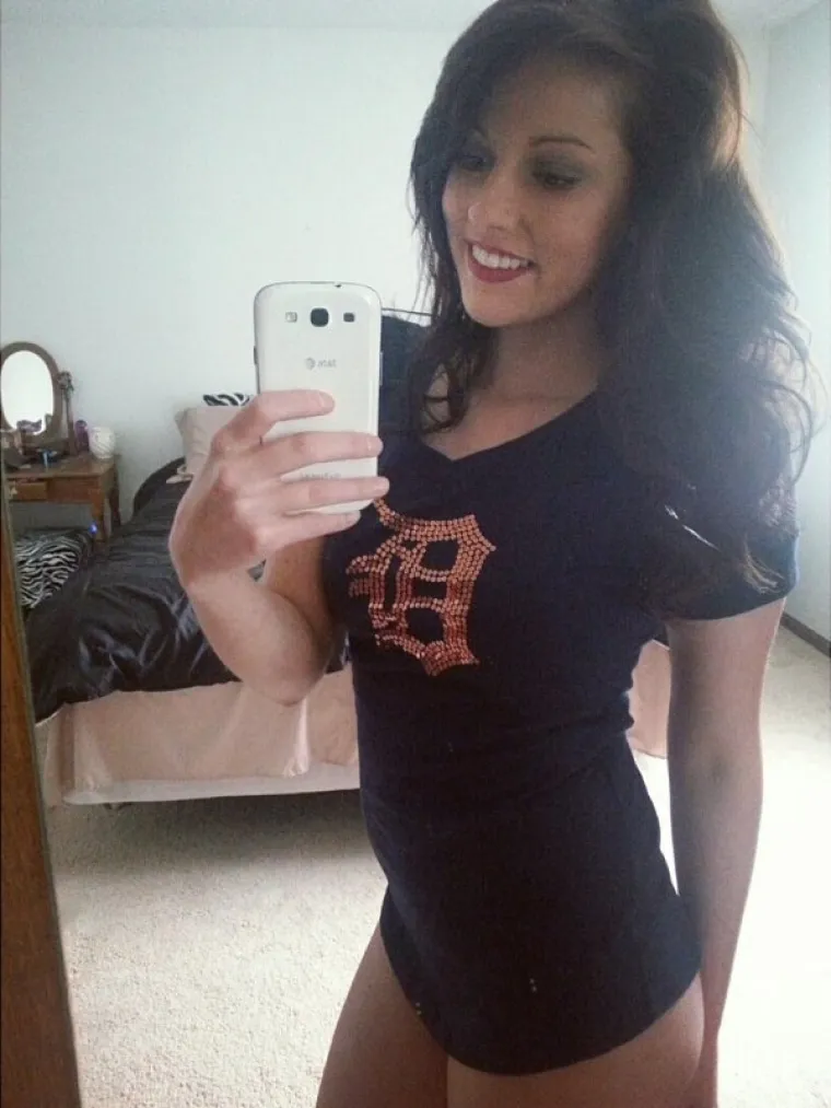 VJERNE NAVIJAČICE: Skidaju sve, ali se ne odvajaju od svojih sportskih rekvizita