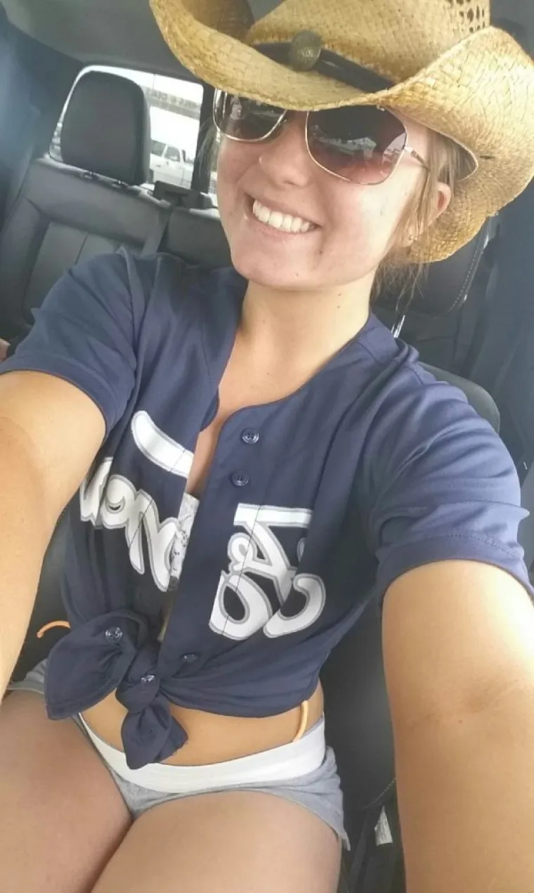 VJERNE NAVIJAČICE: Skidaju sve, ali se ne odvajaju od svojih sportskih rekvizita