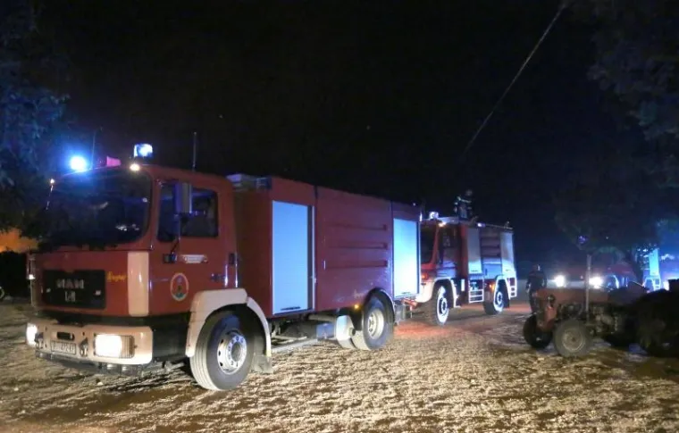 VELIKI &Scaron;UMSKI POŽAR: Cijele noći gorjelo je u Zelićima pokraj Knina