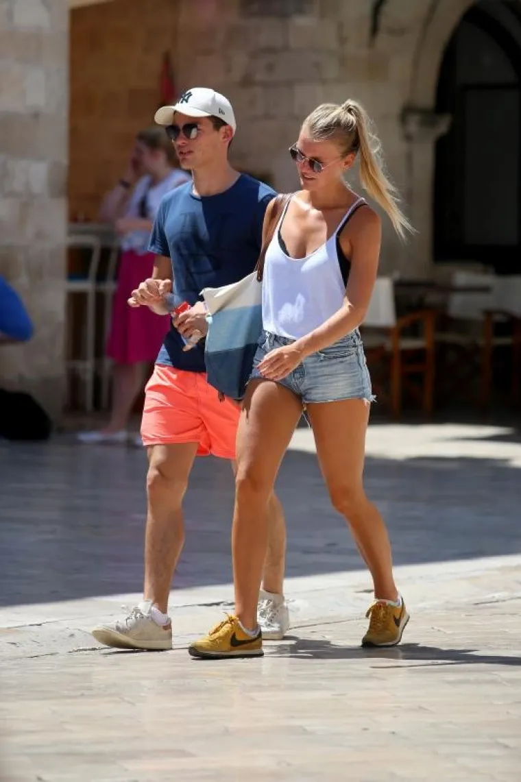 LIJEPE DJEVOJKE PRO&Scaron;ETALE STRADUNOM: Jedna je naročito zapela promatračima za oko, koja je va&scaron; favorit?