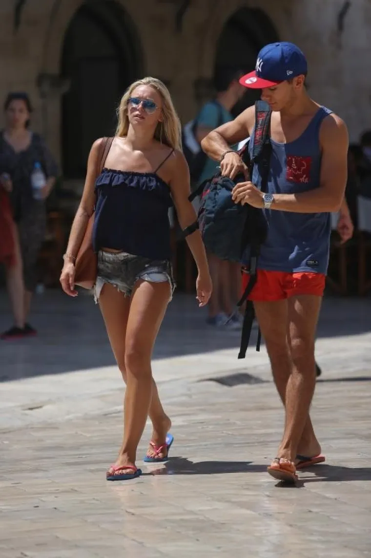 LIJEPE DJEVOJKE PRO&Scaron;ETALE STRADUNOM: Jedna je naročito zapela promatračima za oko, koja je va&scaron; favorit?