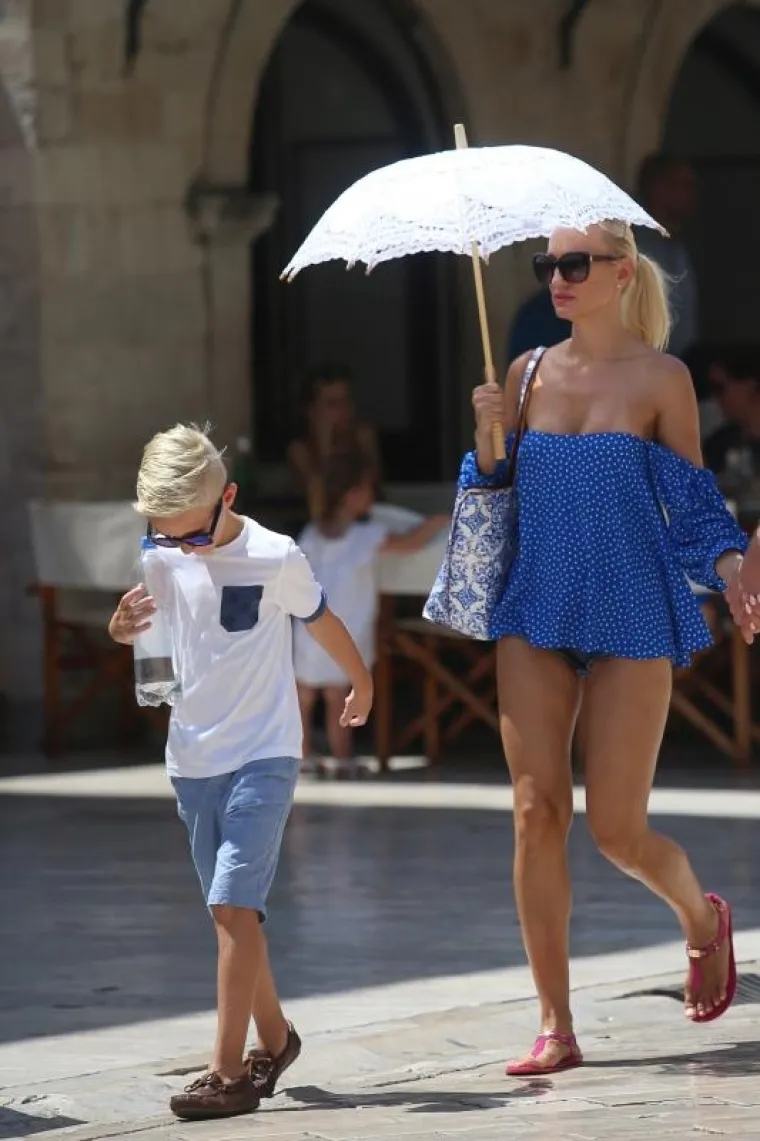 LIJEPE DJEVOJKE PRO&Scaron;ETALE STRADUNOM: Jedna je naročito zapela promatračima za oko, koja je va&scaron; favorit?