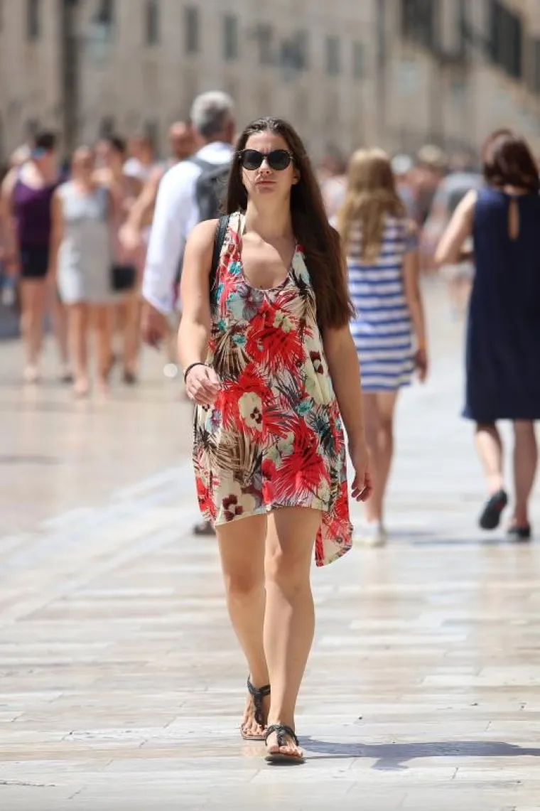 LIJEPE DJEVOJKE PRO&Scaron;ETALE STRADUNOM: Jedna je naročito zapela promatračima za oko, koja je va&scaron; favorit?