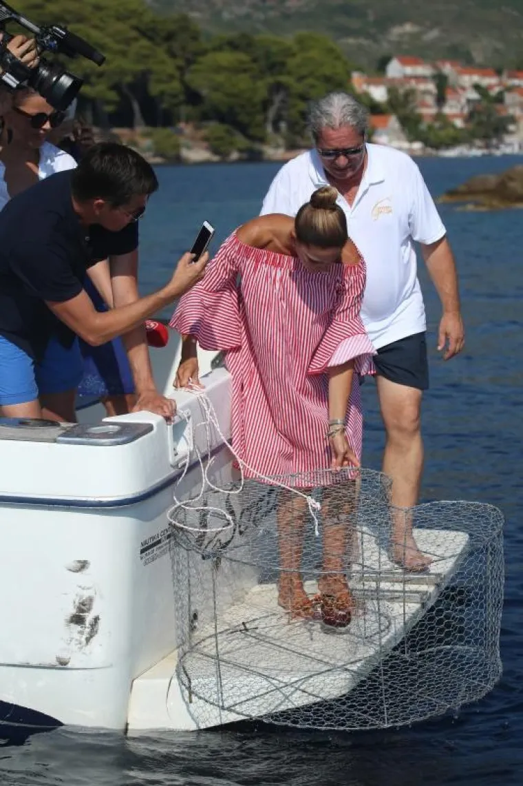 BOJANA GREGORIĆ OKUŠALA SE U RIBOLOVU: Iskusni ribar pokazao joj umijeće, pogledajte kako se glumica provela