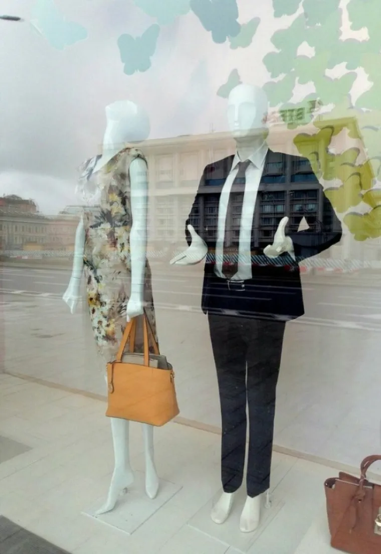 Mnogi kritiziraju lutke u izlozima - da su jezive (jesu), da ne predstavljaju realne ljude (uglavnom ljudi nisu od plastičnih masa) no ove bi vas natjerale da stanete i pogleda...