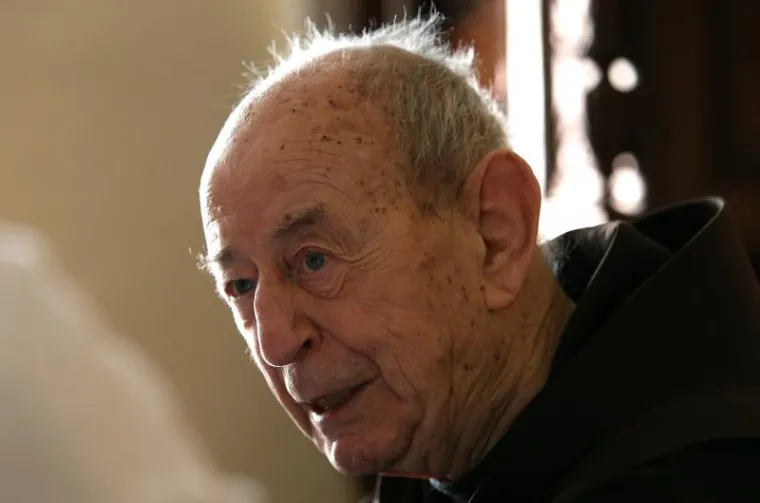 Fra Bonaventura Duda, ugledni franjevac koji je 1967. godine uz suradnju fra Jerka Fućaka, knjževnika Juru Ka&scaron;telana i Josipa Tabaka radio na prijevodu Biblije na Hrvatski jezik, preminuo je u 94. godini.