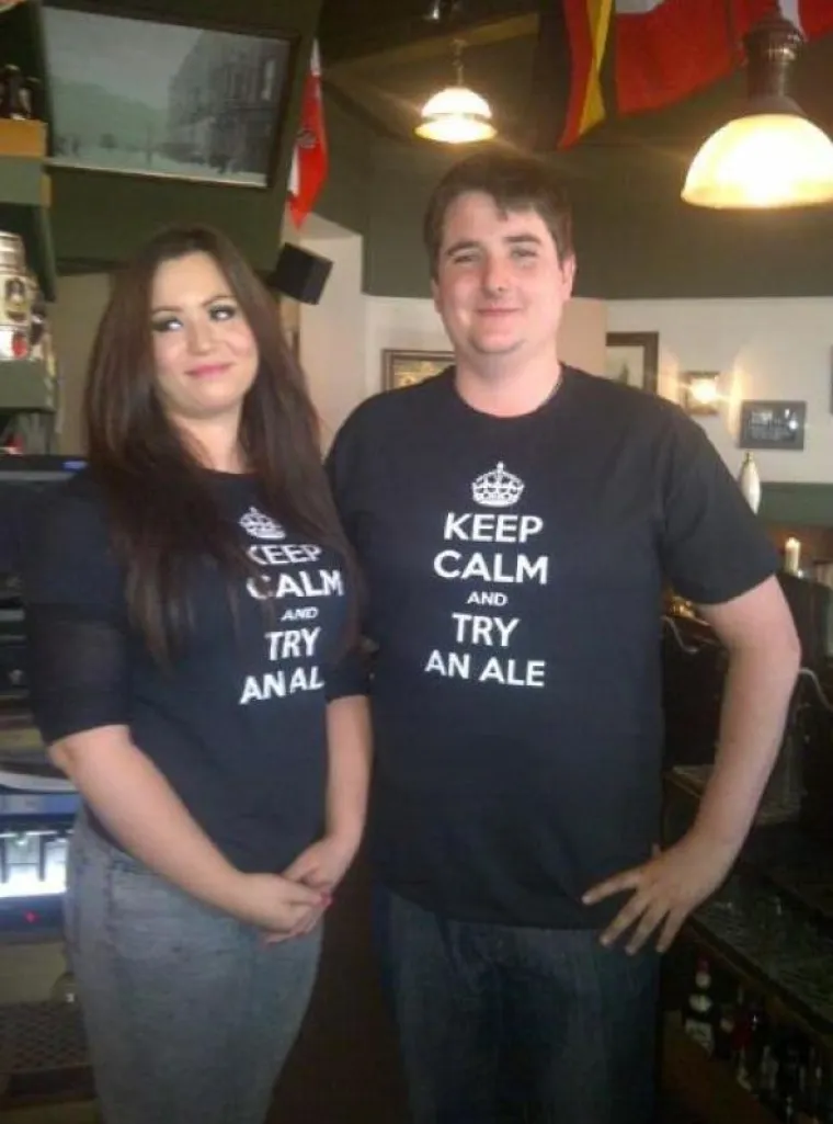 Cvjetna haljina, moderne tajice ili pak majica koju vam je od srca poklonila baka, vjerojatno su među omiljenim komadima odjeće u va&scaron;im ormarima. A &scaron;to kada igrom slučaja ispadne da haljina ima cvijet na vrlo nezgodnom mjestu, da BJ nisu incijali imena omiljenog bakinog unuka, nego engleska kratica za akciju koja spada u filmove s oznakom + 18 ili kada uz tajice dobijete jo&scaron; ne&scaron;to? Imate li hraborsti na&scaron;aliti se na svoj račun i odjenuti spomenute komade?