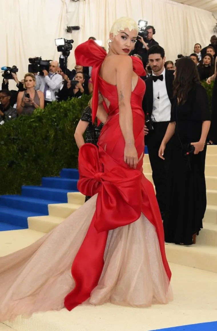 Pjevačica Rita Ora na ovogodišnjoj Met Gali